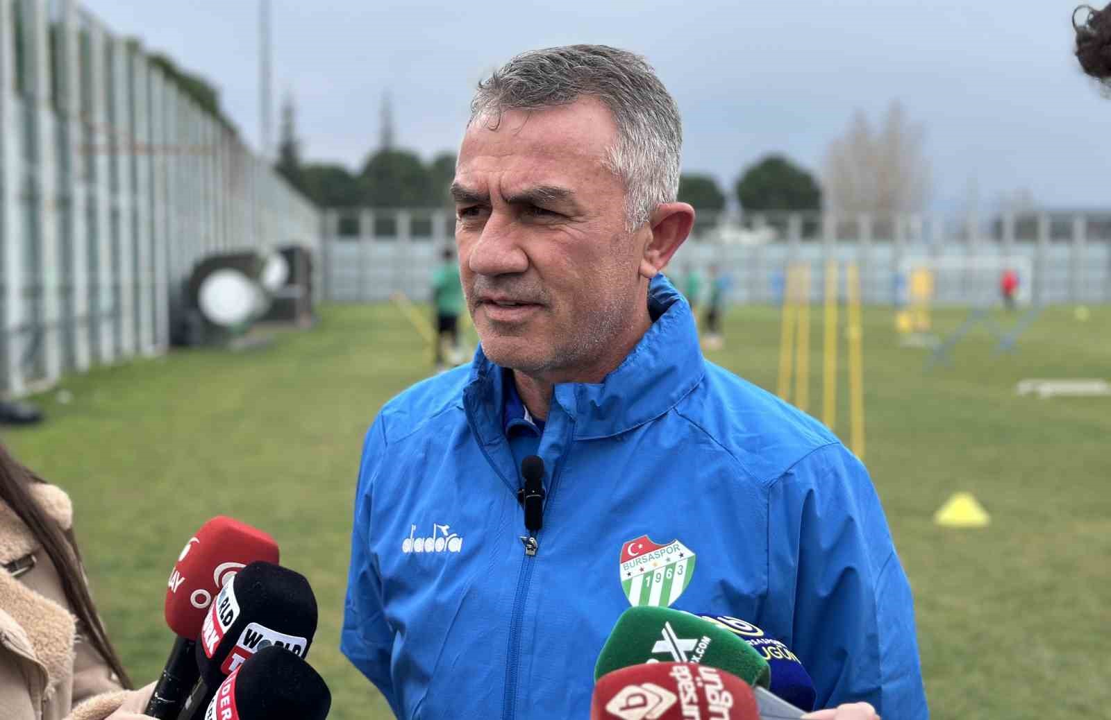 Bursaspor Teknik Direktörü Ümit Şengül: “Hedefimiz 39-40 Puan