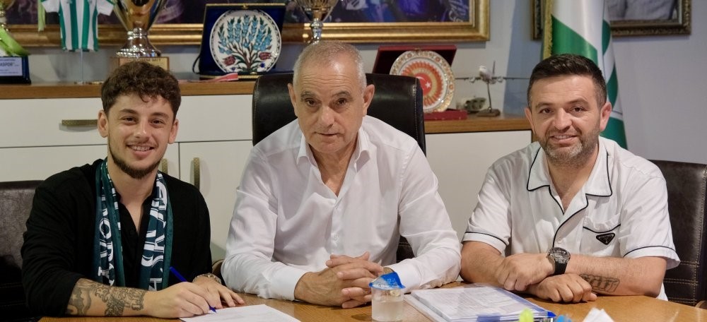 Bursasporda Çağatay Yılmazın Sözleşmesi 2026Ya Kadar Uzatıldı