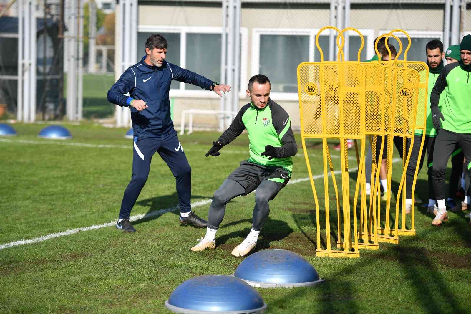 Bursaspor'da Menemenspor Maçı Hazırlıkları Sürüyor