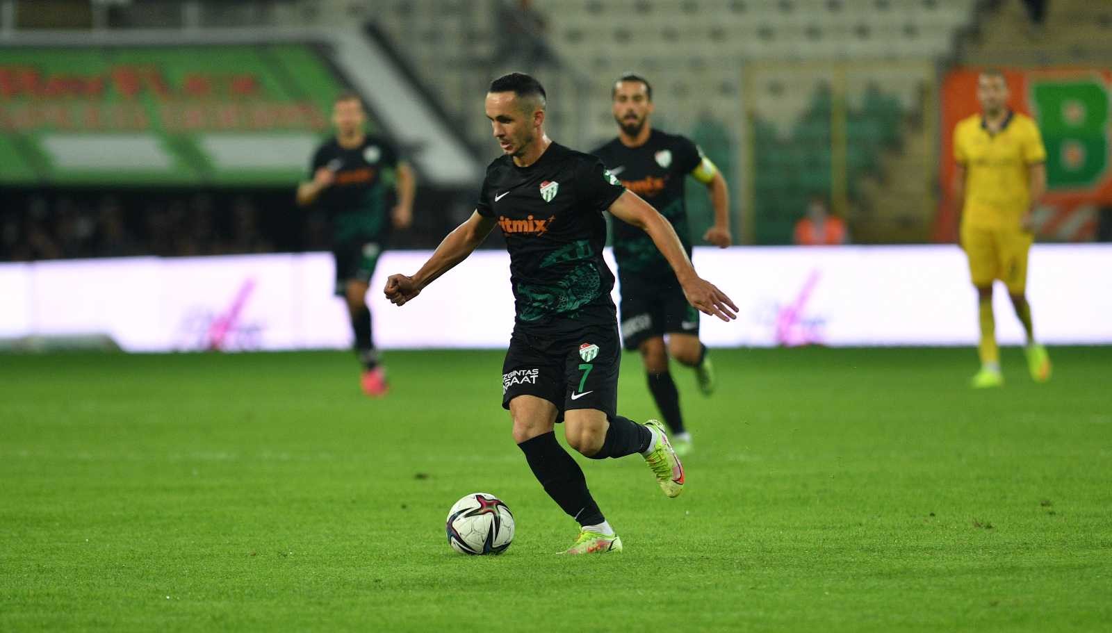 Bursasporlu Futbolcu Namiq Alasgarov'a Milli Davet