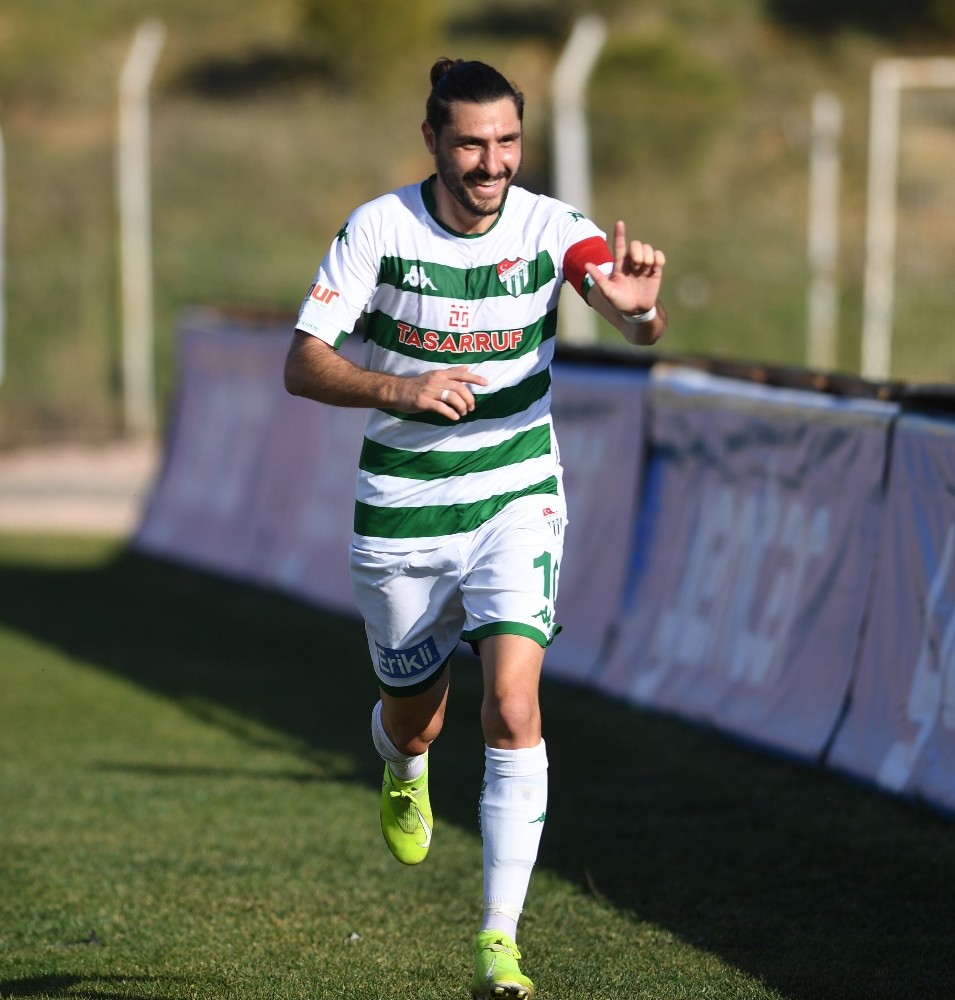 Bursasporlu Futbolcular Maaş Göndermeli Mesaj Yayımladı