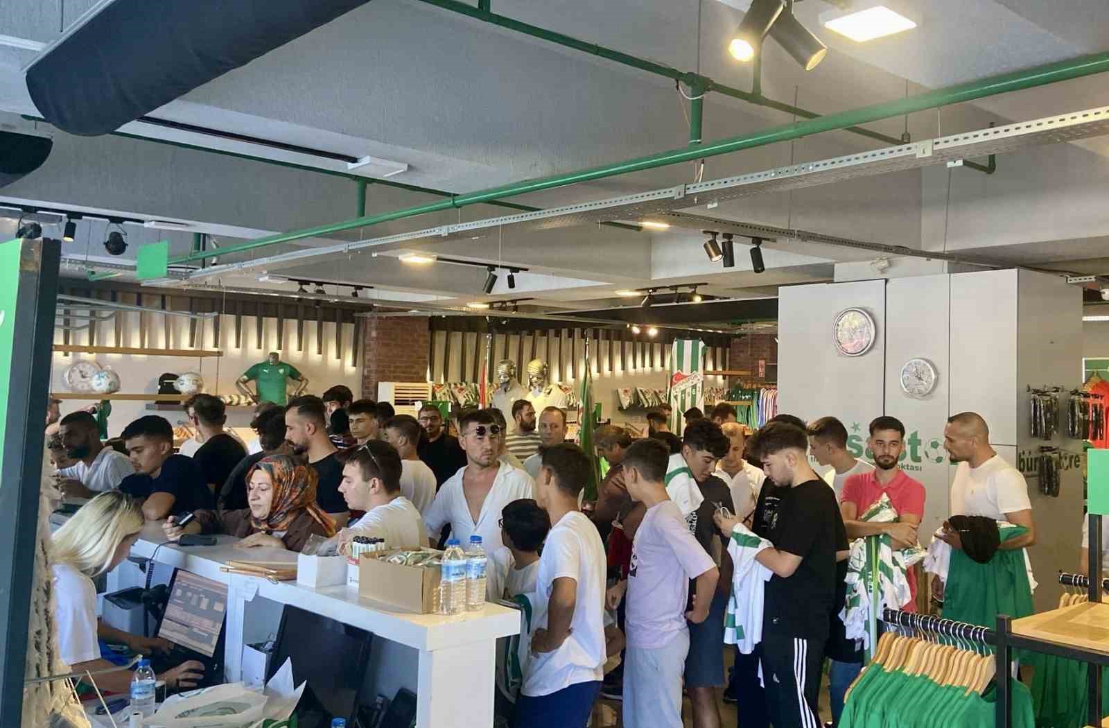 Bursasporun Yeni Sezon Formalarına Büyük İlgi