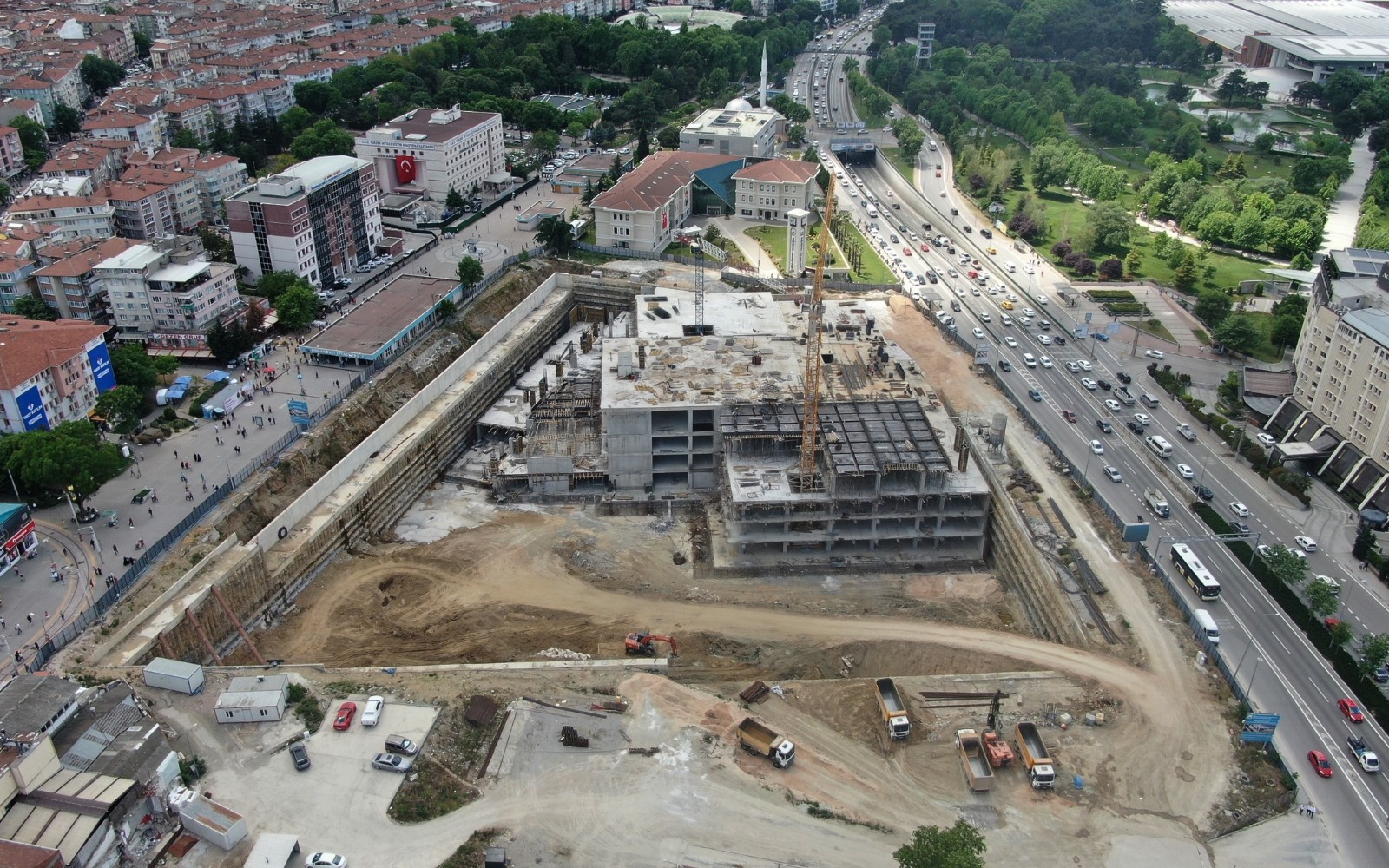 Büyükataman: “Osmangazi Meydanı Bursalıları Heyecanlandırıyor”