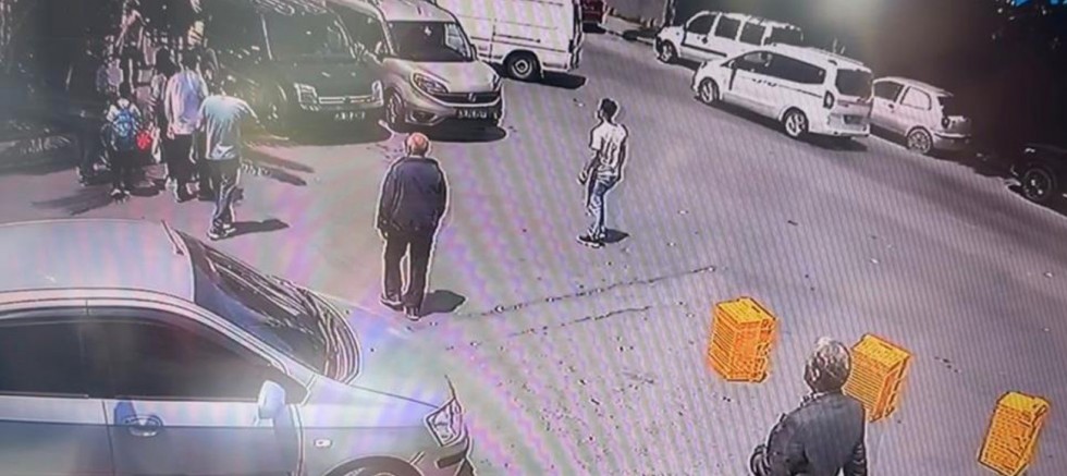 Çarptığı Aracın Camından İçeri Girdi!