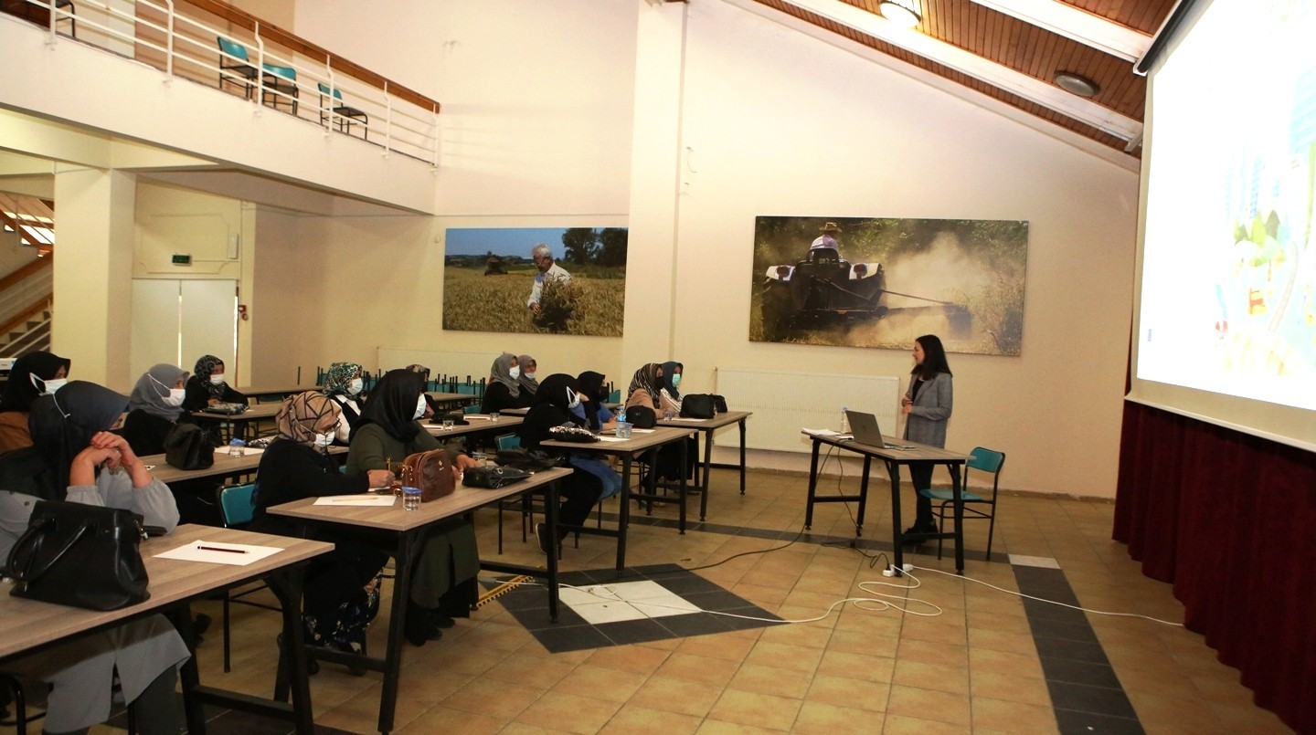 Çiftçi Evinde Kadın Derneklerine Hijyen Eğitimi