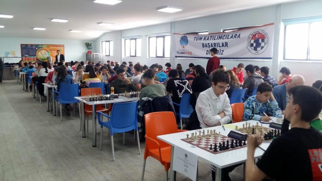Çocuk Bayramı Satranç Turnuvası Yoğun İlgi