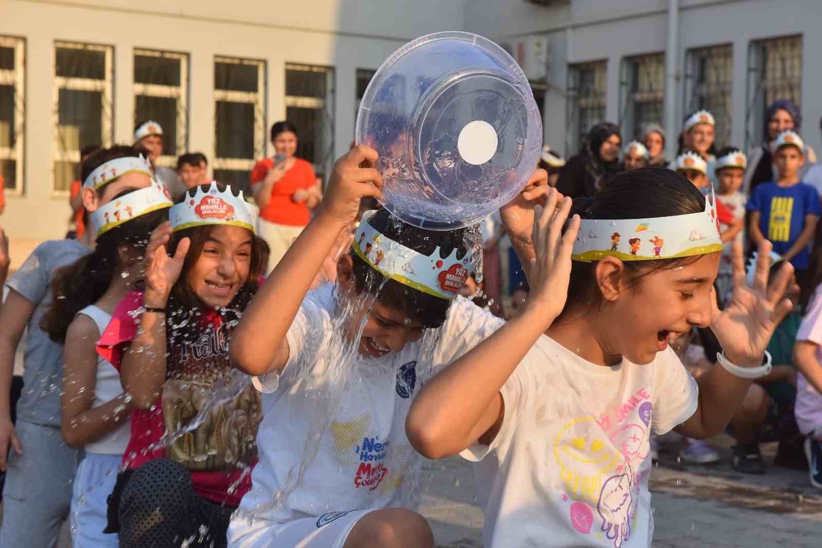 Çocuklar Sokak Oyunlarıyla Doyasıya Eğleniyor