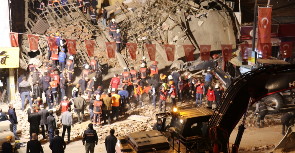 Çöken binada tadilat yaptıran işyeri sahibi gözaltına alındı