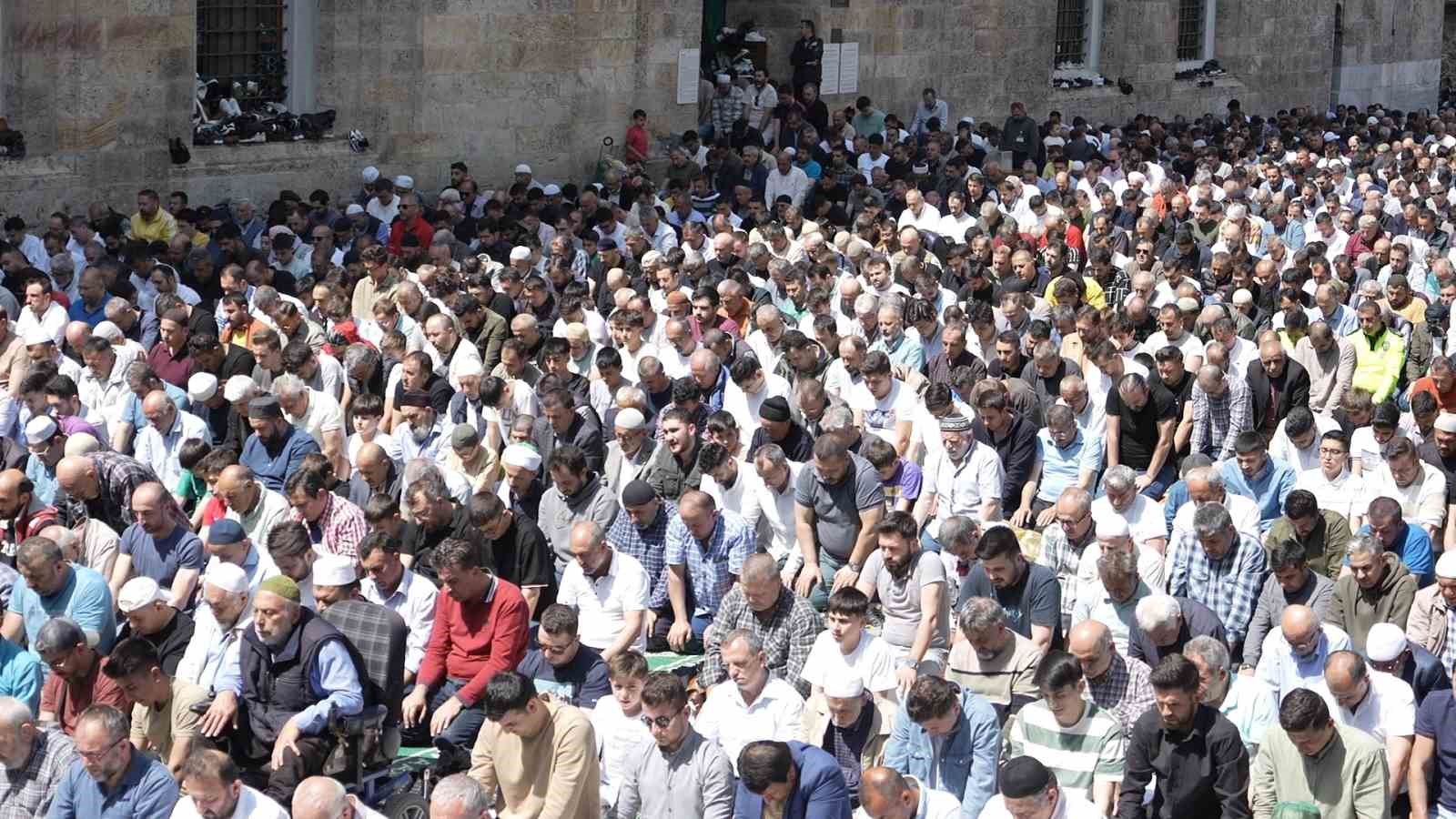 Cuma Namazında Tarihi Camiler Doldu Taştı