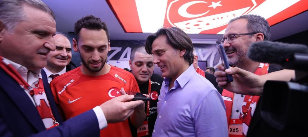 Cumhurbaşkanı Erdoğan'dan Milli Takım'a tebrik telefonu
