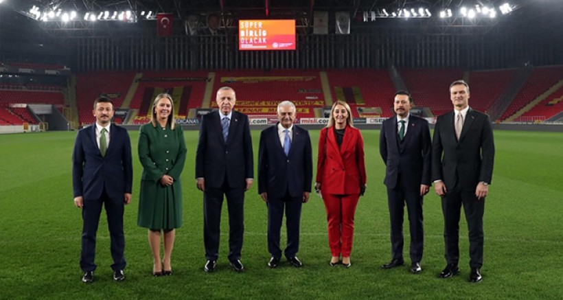 Cumhurbaşkanı Erdoğan İzmir'de Yeşil Saha'ya İndi