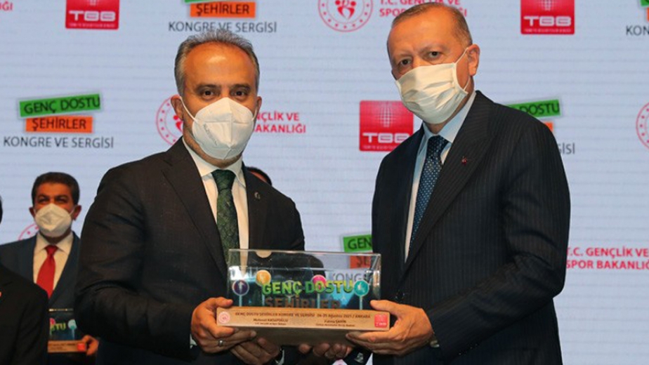 Cumhurbaşkanı Erdoğandan Bursaya Gençlik Ödülü