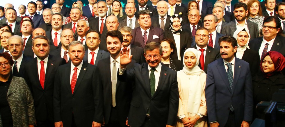 Davutoğlu'nun partisinde toplu istifa!