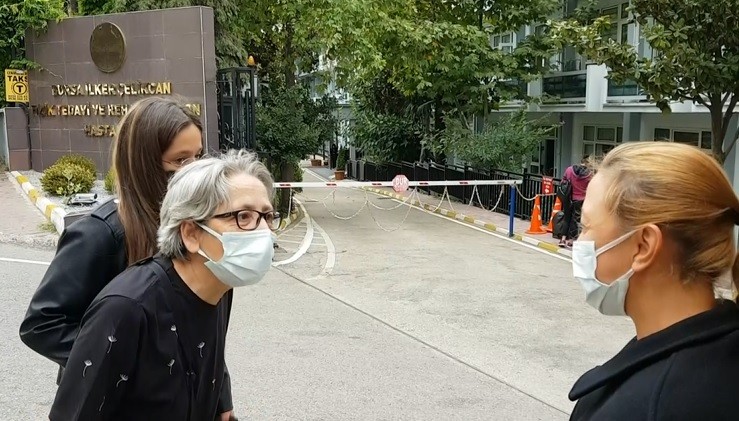Demet Hemşirenin Tatlı Dili Aşı Karşıtı Kadını Böyle İkna Etti
