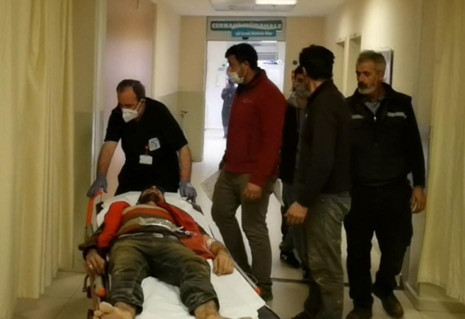 Demir Bağlarken Akıma Kapıldı