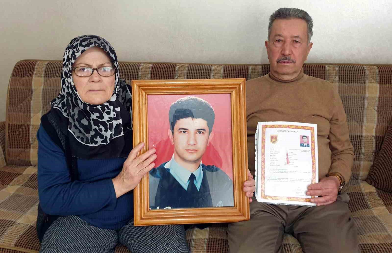 Depremde Oğlu Şehit Olan Baba, Maaşını Depremzedelere Bağışladı