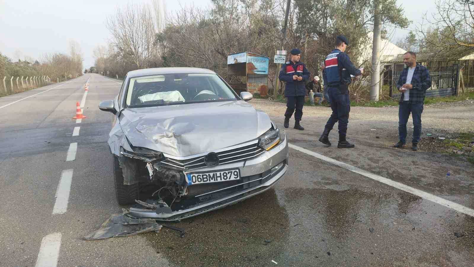Depremzedelerin Bulunduğu Araç Otomobille Çarpıştı: 4 Yaralı