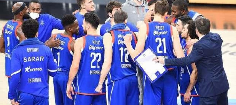 Dev maç koronavirüs nedeniyle ertelendi