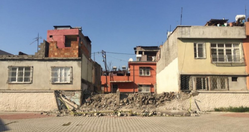 Devrilen Okul Duvarı'nın Altında Kalarak Can Verdi