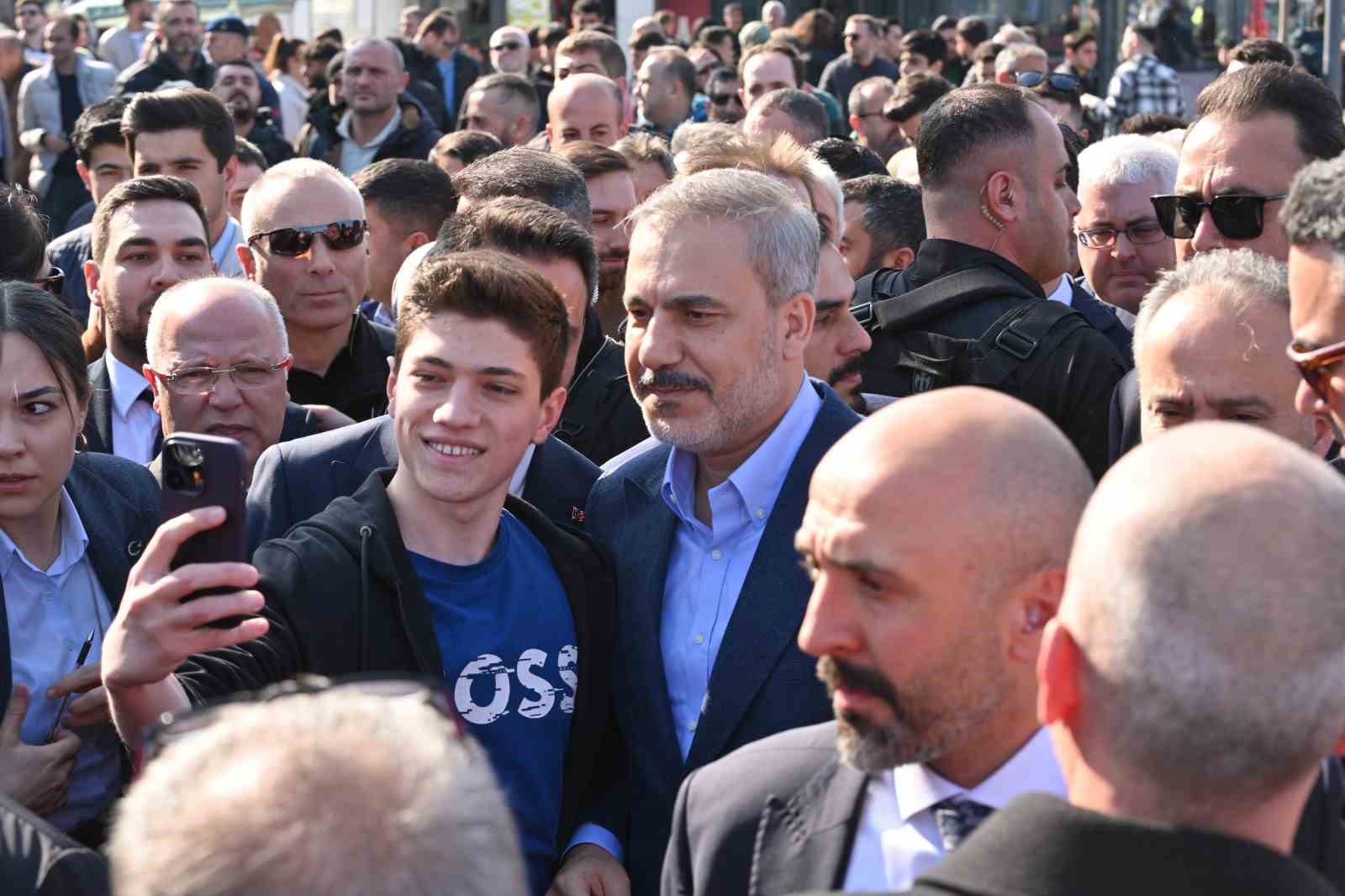 Dışişleri Bakanı Hakan Fidana Bursada Yoğun İlgi