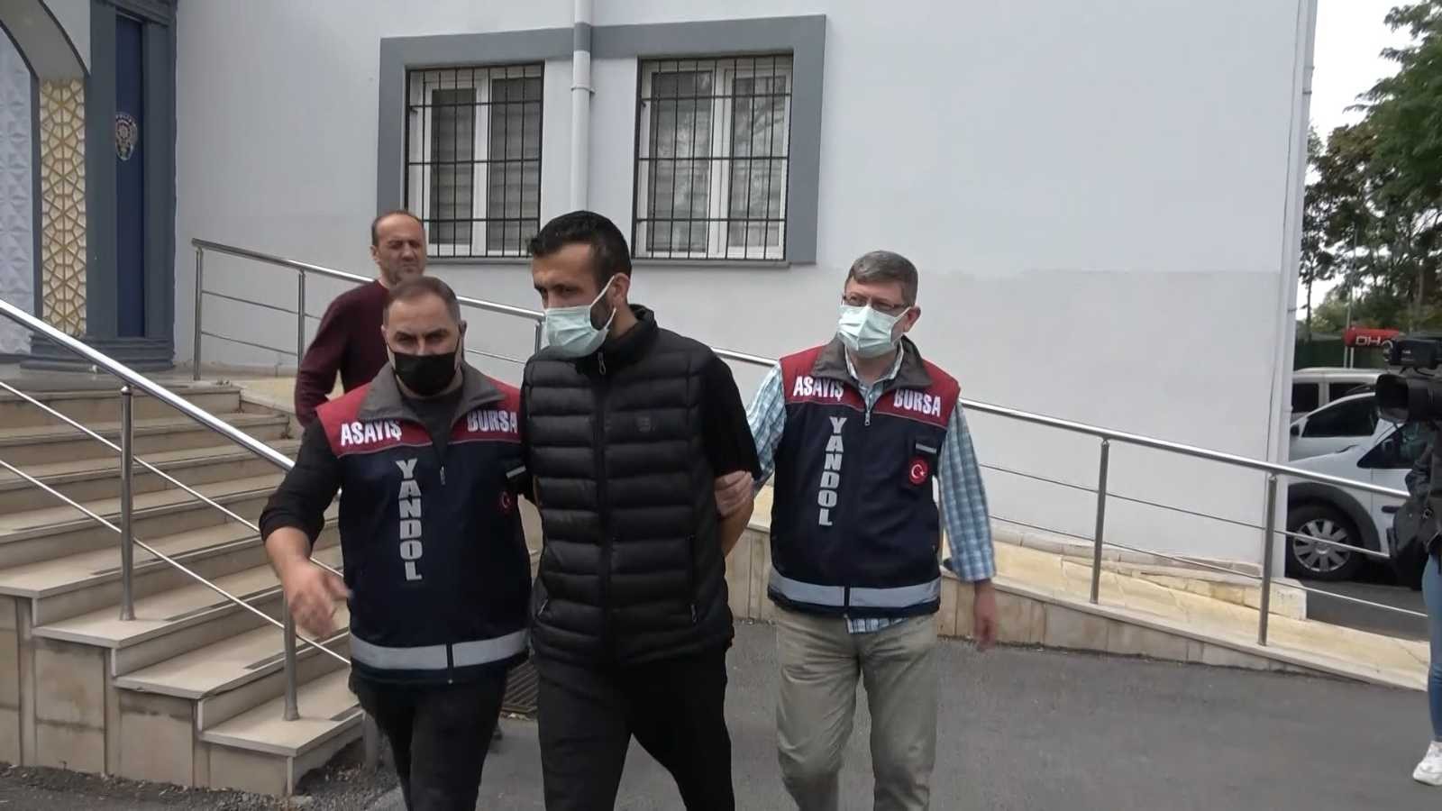 Bursa'da Dolandırdığı Yaşlı Adam Tarafından Fotoğraflandı