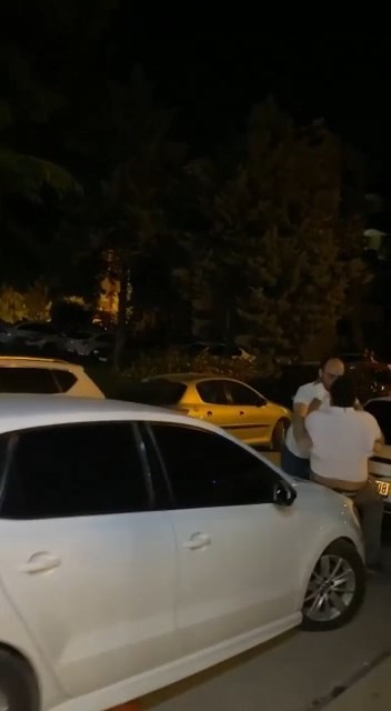 Dövülen Kadını Kurtardılar, Döveni De Yere Yatırıp Etkisiz Hale Getirdiler