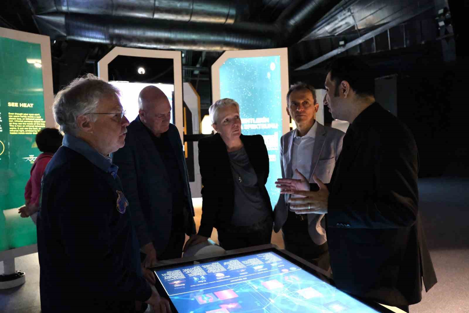 Dünyaca Ünlü Astronotlardan Guheme Tam Not