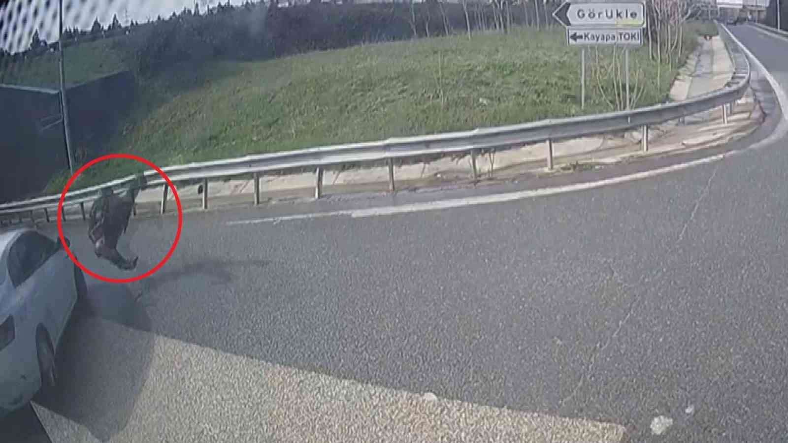 Dur İhtarına Uymayan Şüpheli Aracıyla Polise Böyle Çarptı