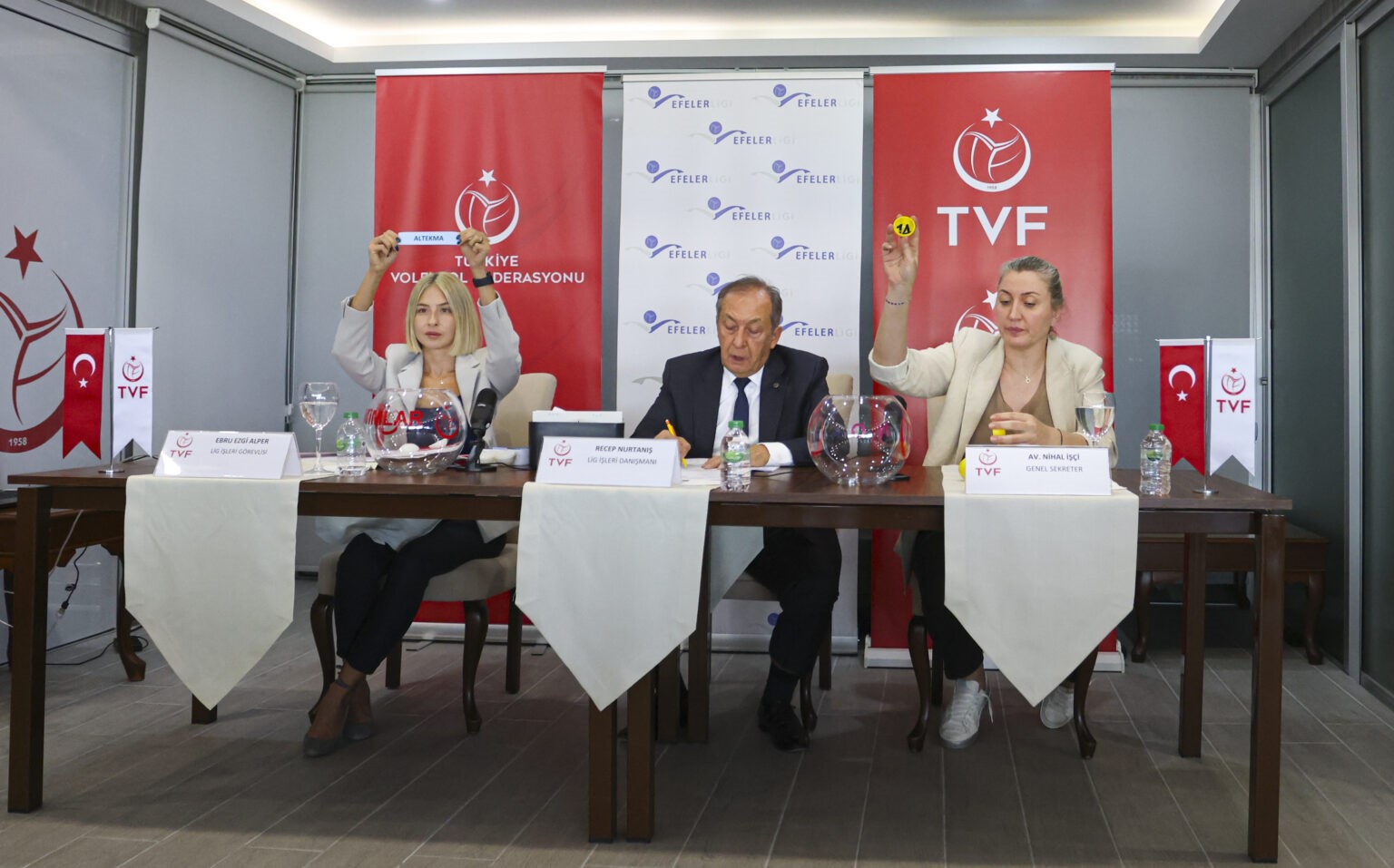 Efeler Liginde 2024-2025 Voleybol Sezonu Fikstürü Çekildi
