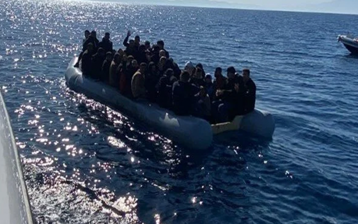 Ege'de göçmen teknesi battı!