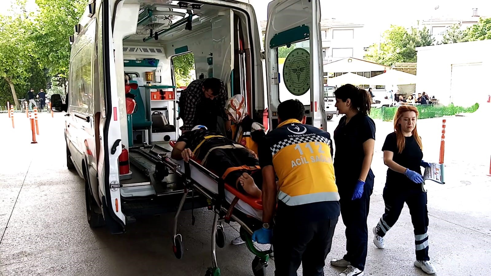 Ekiplerden Kaçan Şüpheli 6 Metre Yüksekten Düşünce Ağır Yaralandı