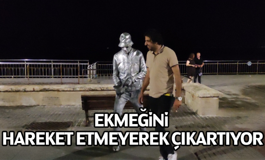 Ekmeğini Hareket Etmeyerek Çıkartıyor