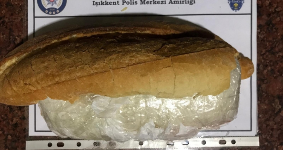 Ekmek Arasına Gizlenmiş Yarım Kilo Uyuşturucu Ele Geçirildi