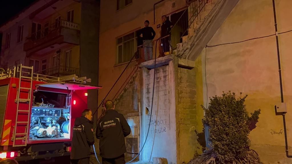 Elektrikli Battaniyeden Çıkan Yangın Paniğe Neden Oldu