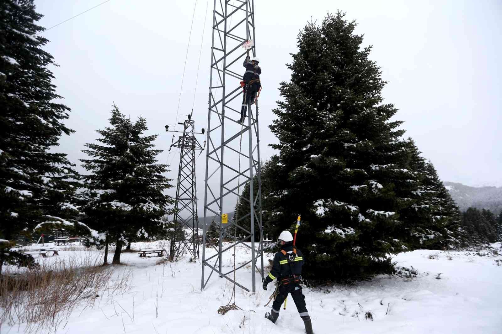 Enerjinin Kahramanları Uludağ'da Kar Mesaisinde
