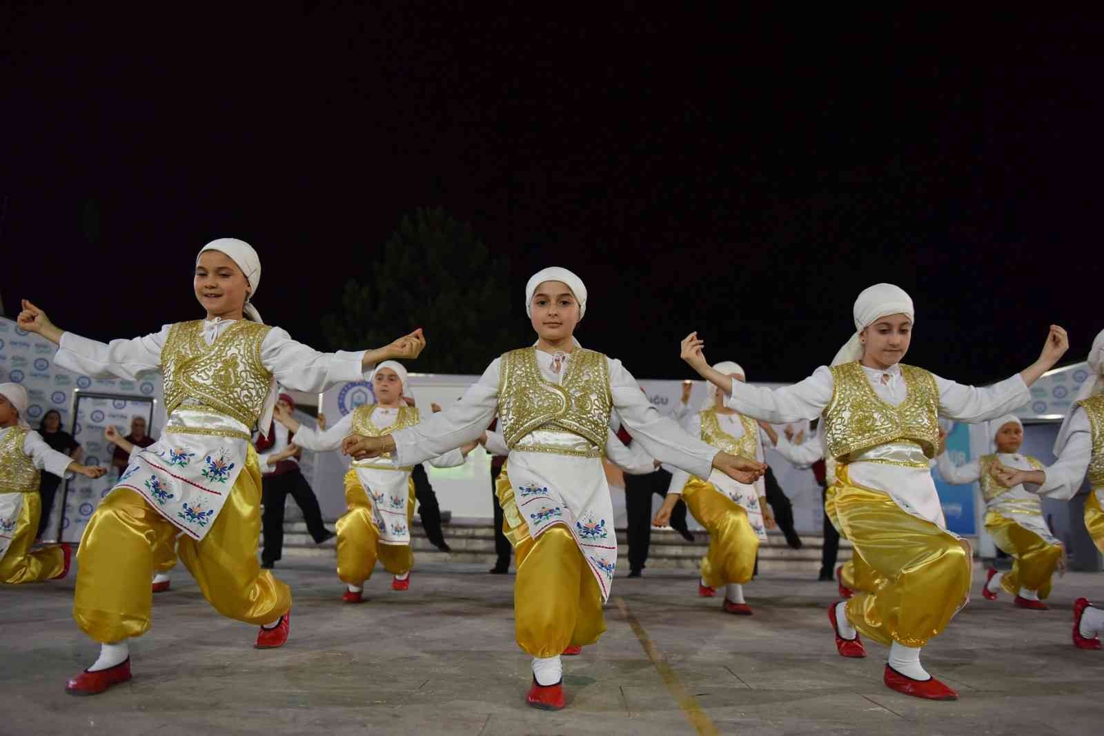Erguvan Halk Oyunları Kursu İle Yöresel Kültürler Yıldırımda Yaşatılıyor