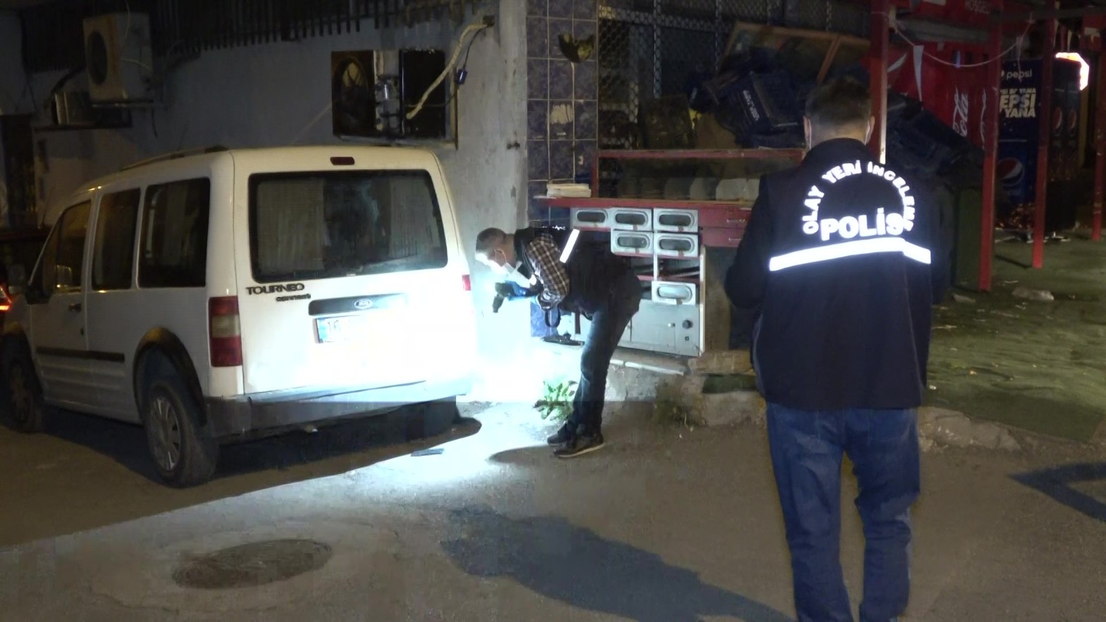 Eşini Mesaj Atarak Taciz Eden Kişiyi 10 Yerinden Bıçakladı