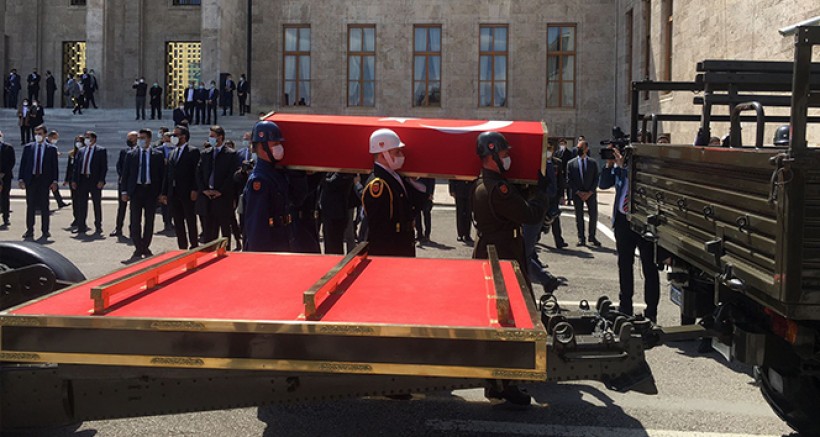Eski Başbakan Yıldırım Akbulut İçin Mecliste Tören Düzenlendi