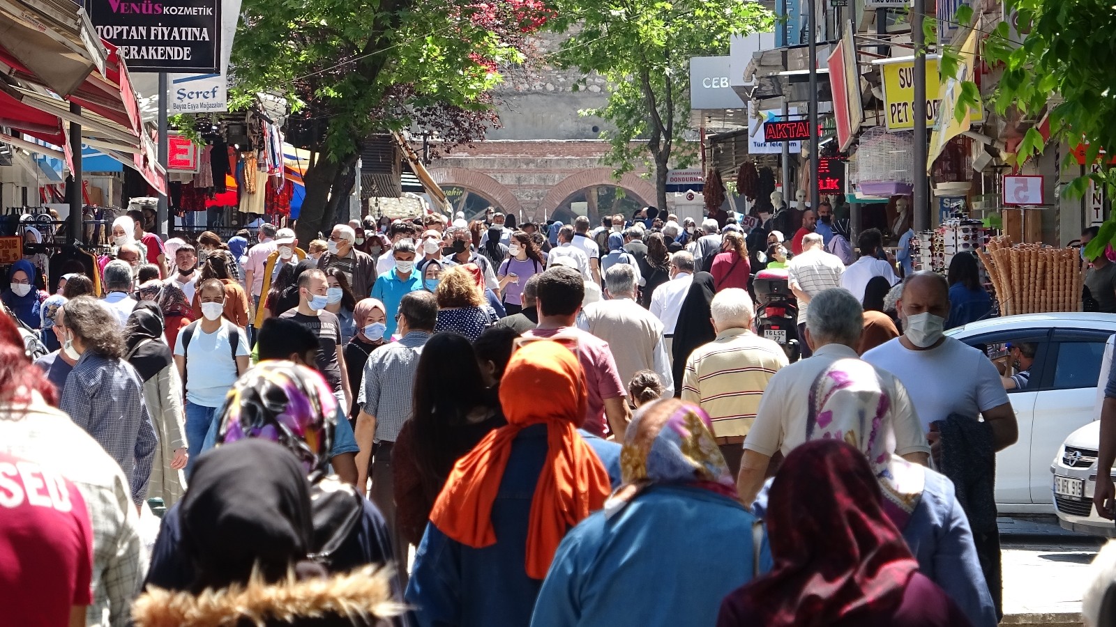 Evde Bunalan Vatandaşlar, Kendilerini Sokağa Attı