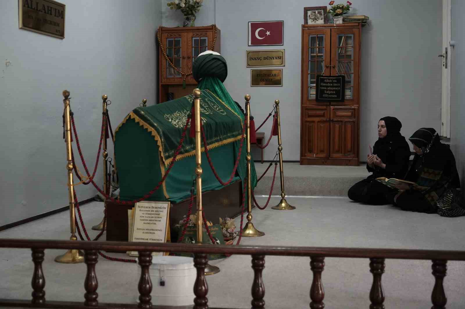 Evin İçinde Bulunan Türbe Vatandaşların Dikkatini Çekiyor