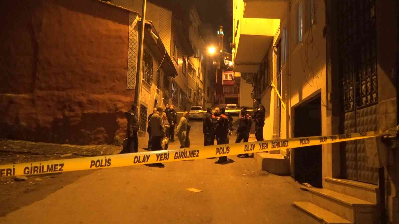 Evinde Bıçaklanarak Yaralanan Genç Hastanede Hayatını Kaybetti