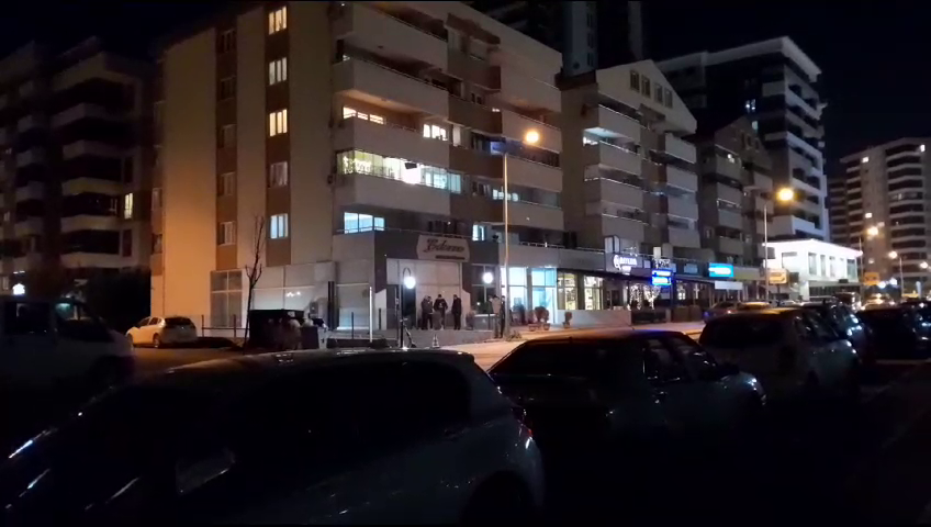 Faciadan Döndüler: Bursada Bir Kafenin Asma Tavanı Çöktü