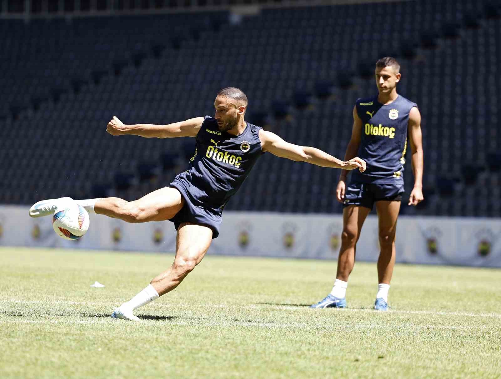 Fenerbahçe, Lille Maçı Hazırlıklarını Ülker Stadyumunda Yaptığı Antrenmanla Sürdürdü