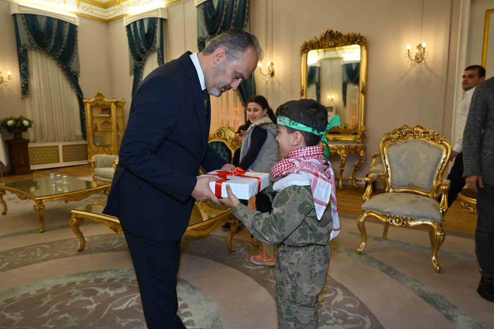 Filistinli Çocuklardan Başkan Aktaşa Ziyaret