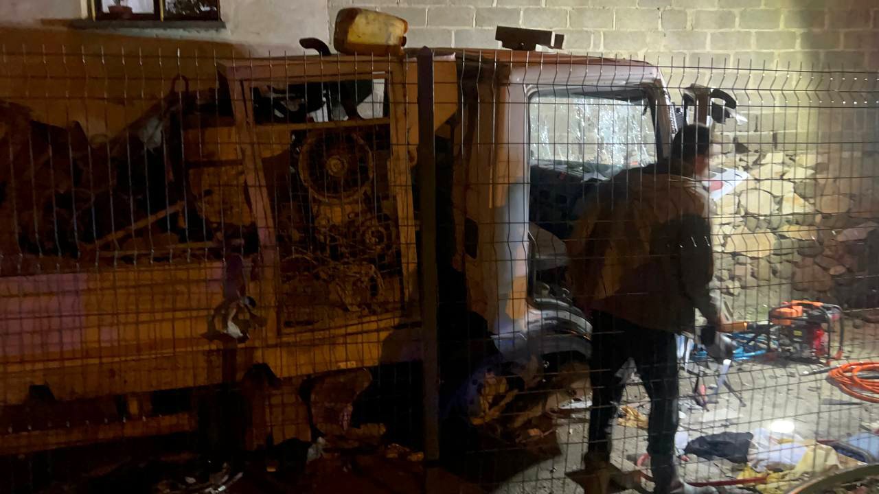 Freni Boşalan Kamyonet Çocuk Parkına Daldı: 2 Yaralı