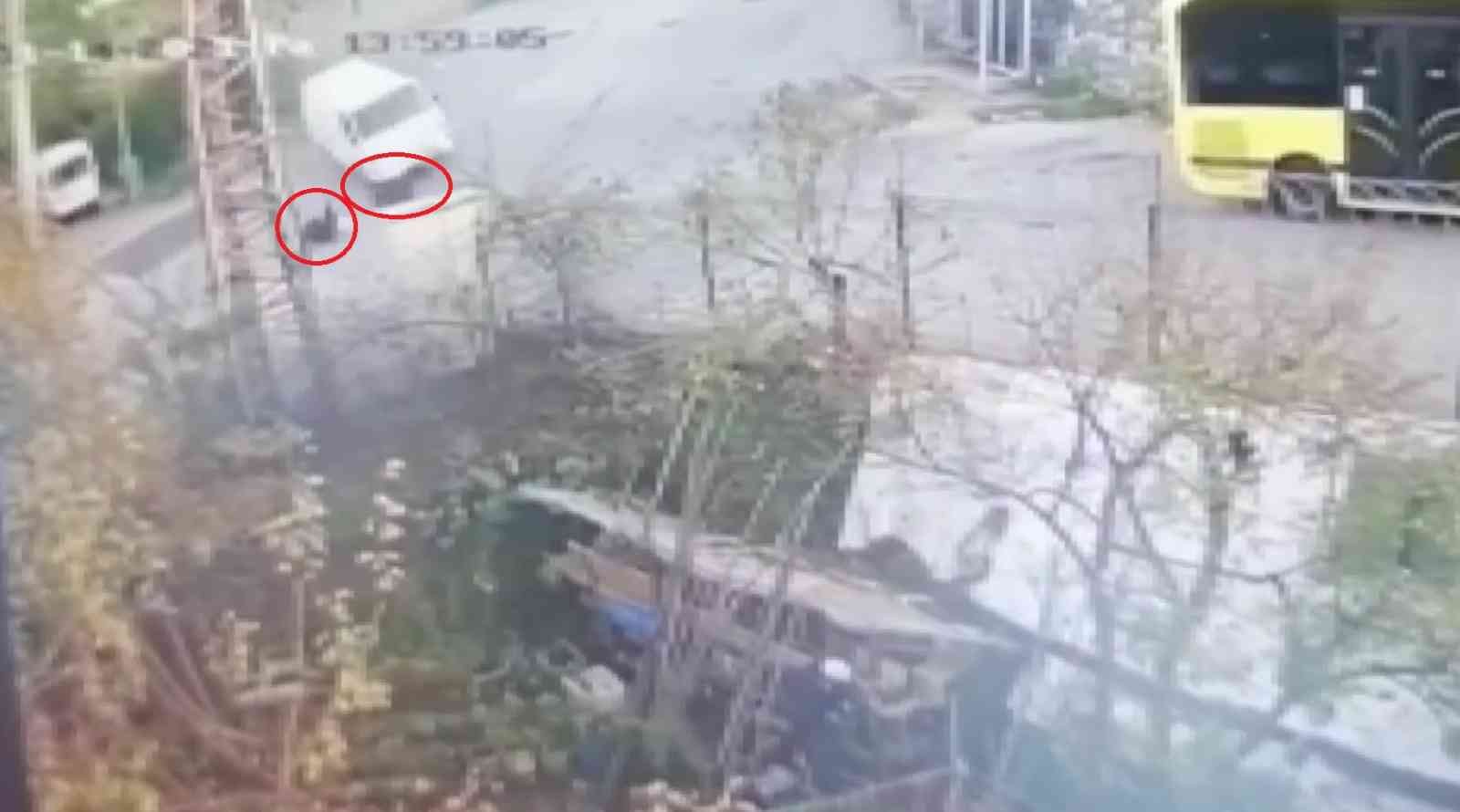 Freni Boşalan Minibüs Yoldan Geçen 2 Kadına Çarptı