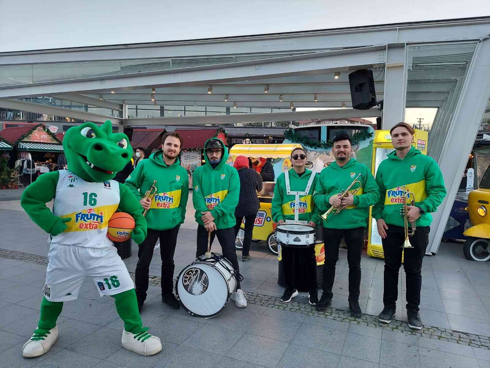 Frutti Extra Bursaspor Basketbol Takımının Genç Bando Grubu Beğeni Topladı