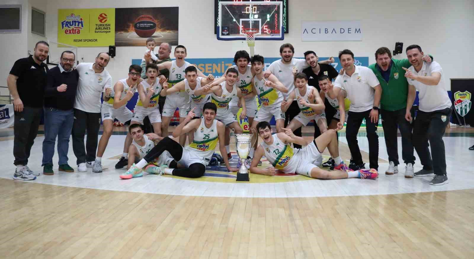 Frutti Extra Bursaspor Çeyrek Finalde