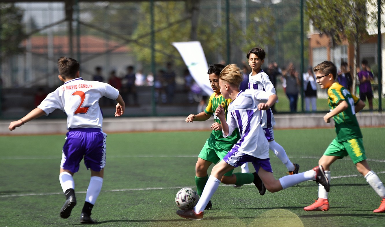 Futbolun Yıldızları Osmangazide Sahaya Çıktı
