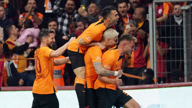 Galatasaray derbide Beşiktaş'ı Icardi ile yıktı!